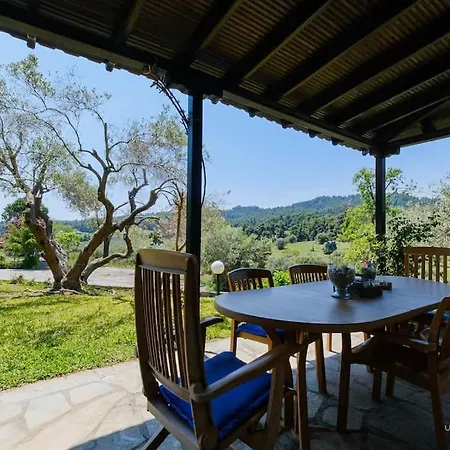 Apartment Oasis 2-bdrm Retreat With Private Garden,pefkohori *