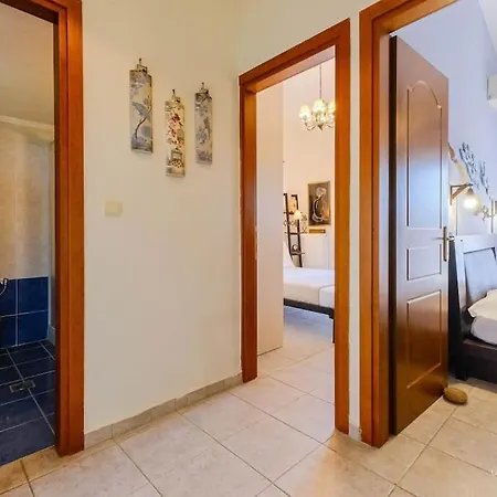 Apartment Oasis 2-bdrm Retreat With Private Garden,pefkohori *
