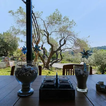 Oasis 2-bdrm Retreat With Private Garden,pefkohori *