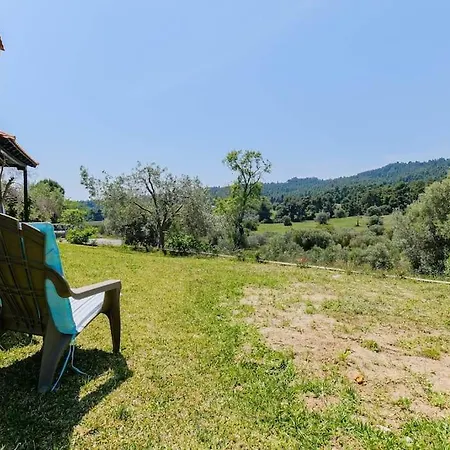 Oasis 2-bdrm Retreat With Private Garden,pefkohori *