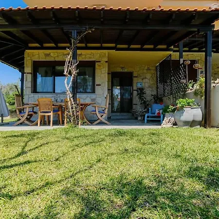 Oasis 2-bdrm Retreat With Private Garden,pefkohori *